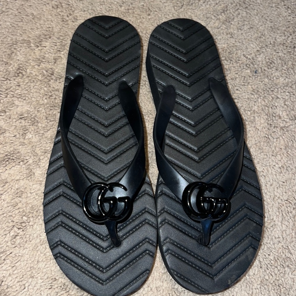 Gucci Flip Flops size 8